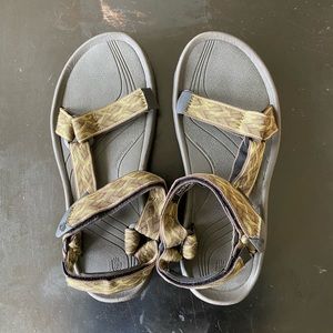 Tevas Sandals Hurricane
